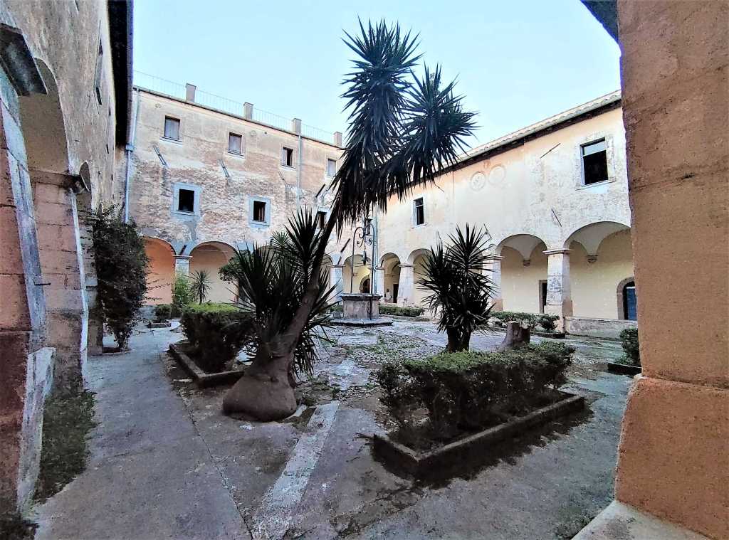 Cori, chiostro del convento di San Francesco (fotografia di Pietro Guidi)